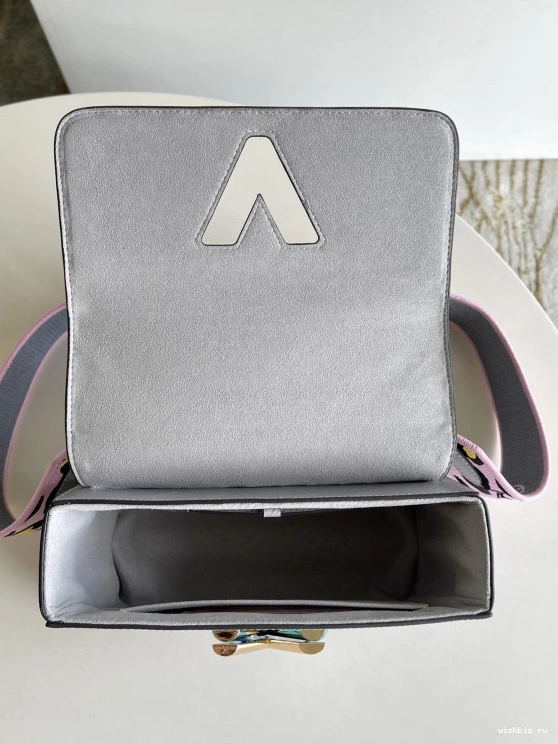 WIS LOUIS VUITTON TWIST MM 1002